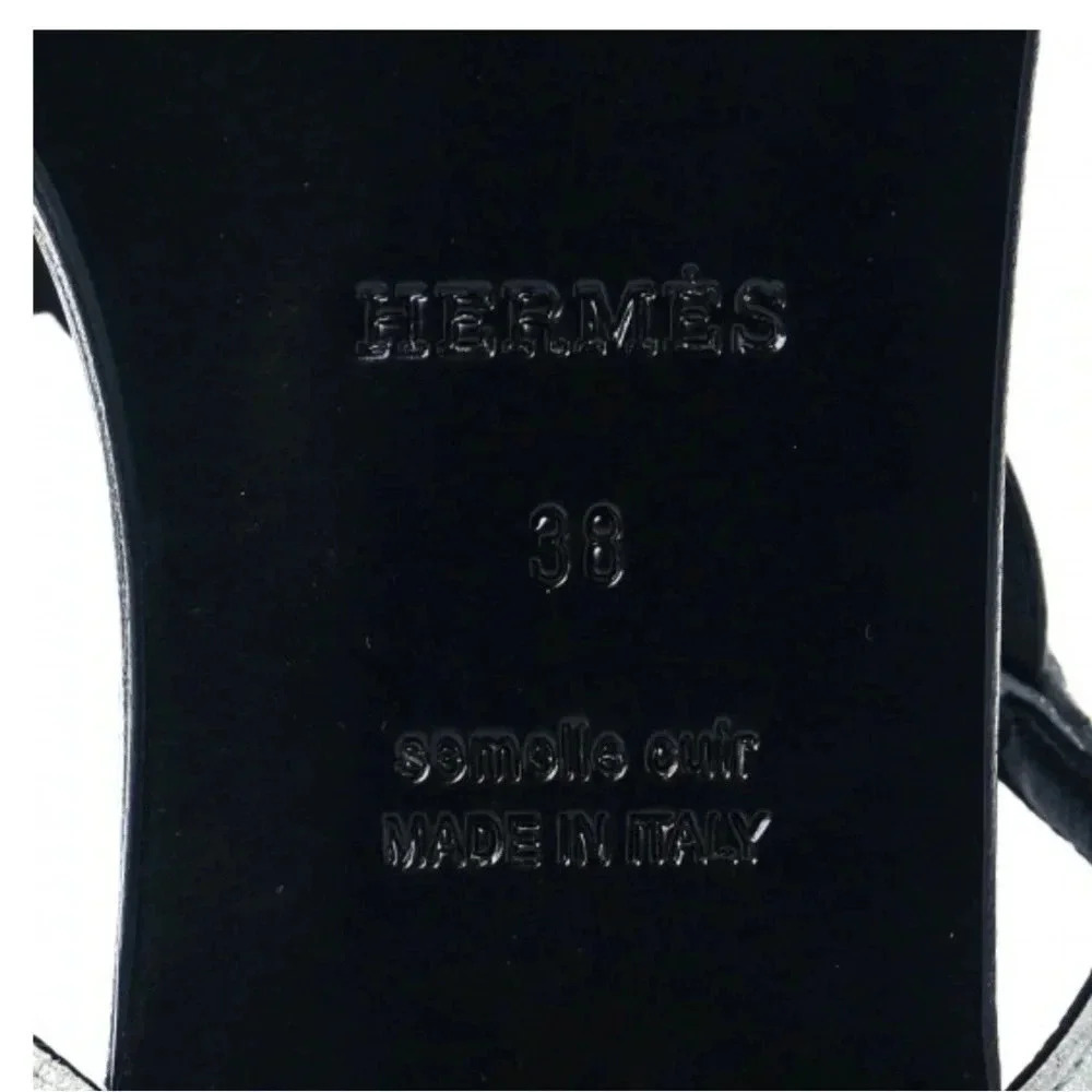 Hermes
Metallic Suede Goatskin
Beach Sandals 38 Silver - Picture 7 of 13